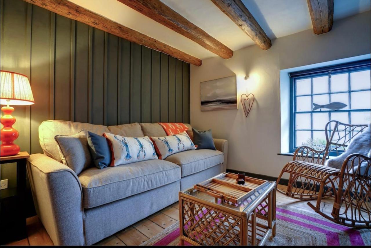 Holiday home The Old Crab Shop. Perfect Location & Sea Views.